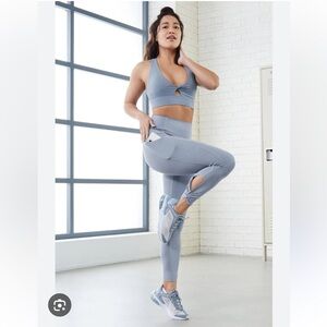 Fabletics Oasis Twist Legging & Sports Bra Set